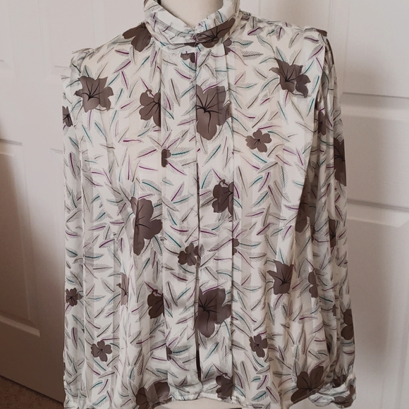 Soft Appeal Tops - Lovely Vintage Long Sleeve Blouse